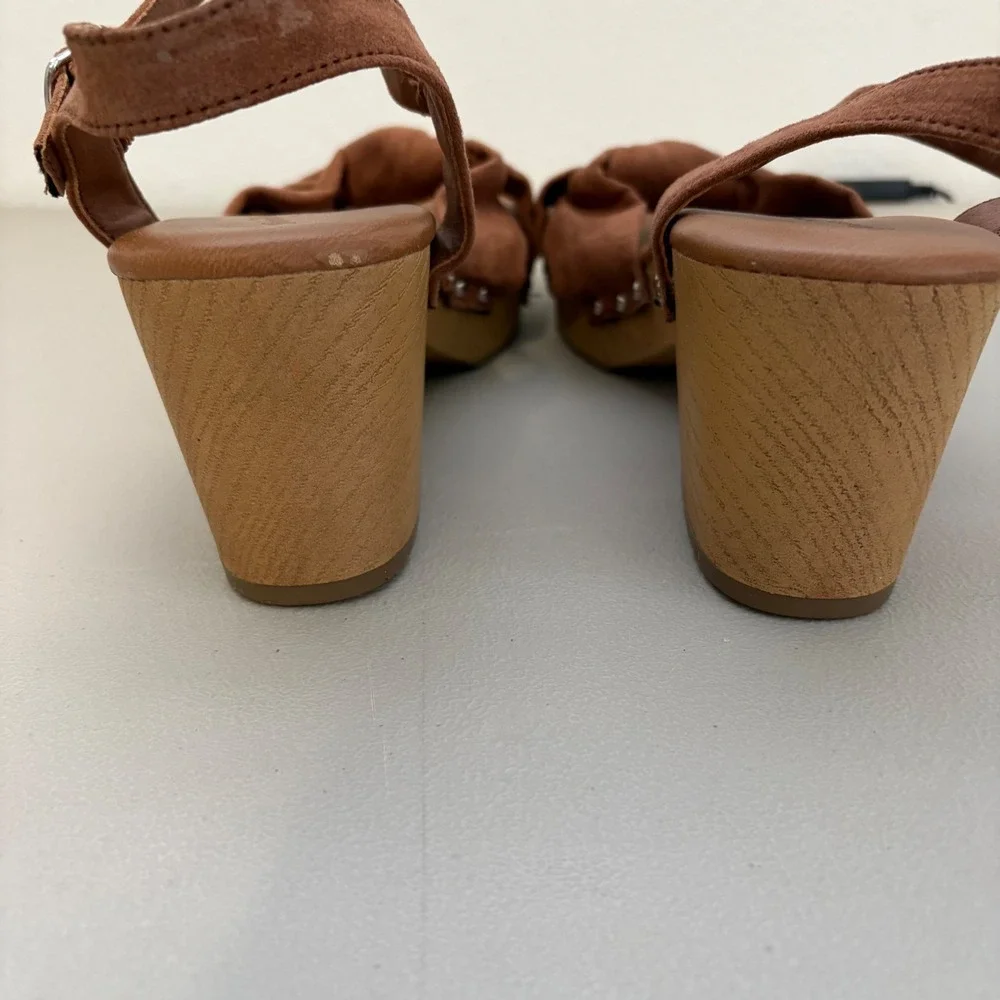 Universal Thread Cognac Brown Bow Platform Sandals Wood Block Heel Studded 9